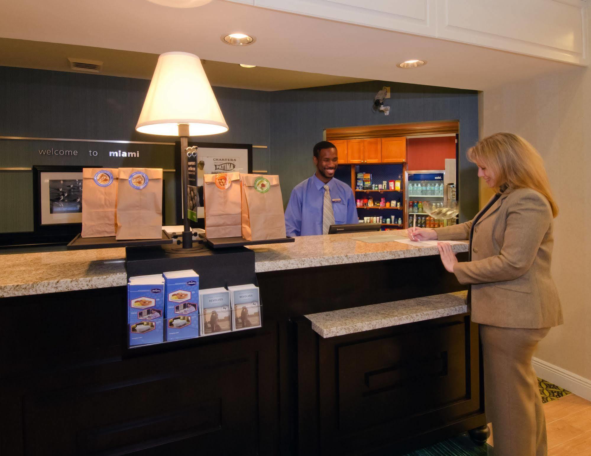 Hampton Inn & Suites Miami-Doral Dolphin Mall Экстерьер фото